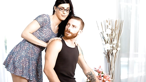 Hotie enjoys playing with her boyfriend