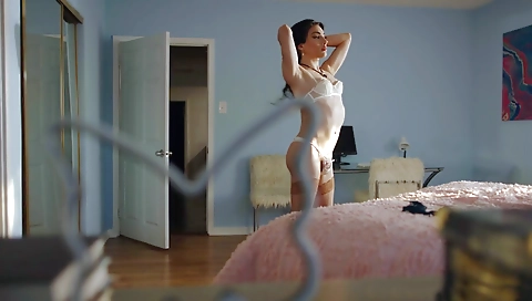 Horny tranny getting fucked by big dick