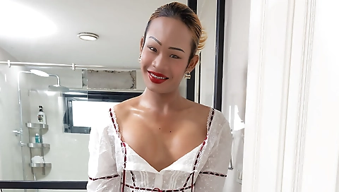 Mas worships with a golden-h packse faci