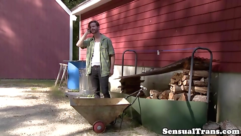 Sexy tranny fucks like a sliding