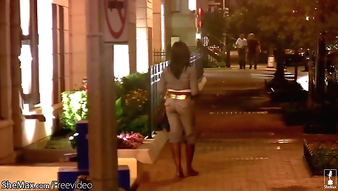 Blond tranny takes it in ass