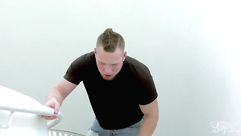 My girlfriend gets her pussy pounded