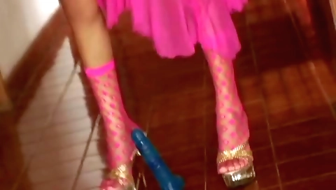 Chicks licking and fucking with toys